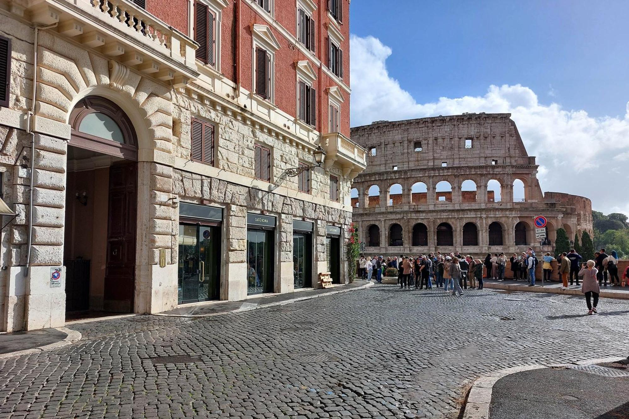 Colosseo Way Roma Esterno foto